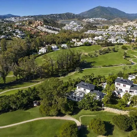 Esta En Primera Linea De Golf Chalet