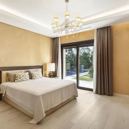 Chalet Esta En Primera Linea De Golf *