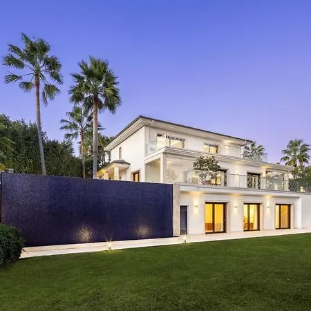 Esta En Primera Linea De Golf Chalet Marbella
