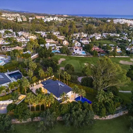 Esta En Primera Linea De Golf Chalet Marbella